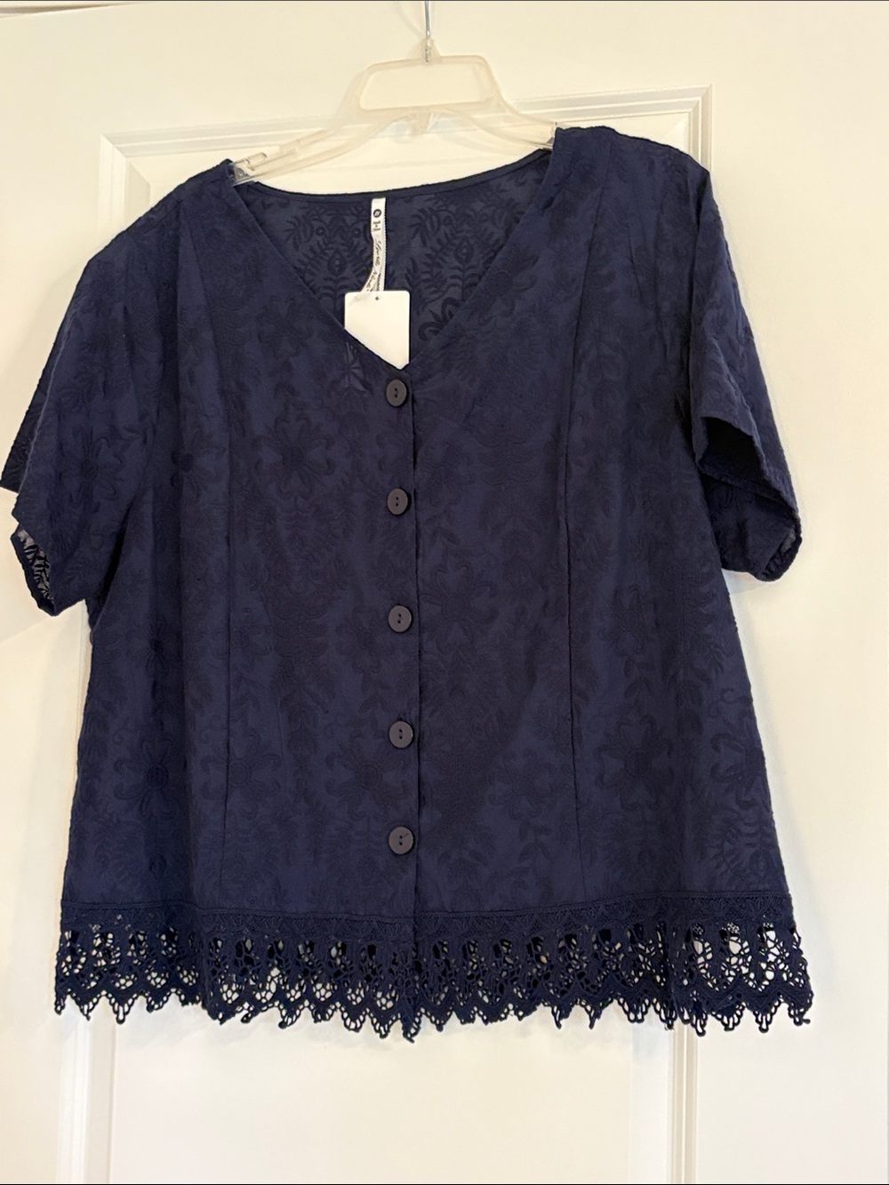 Leo and Nicole Short Sleeve Admiral Navy V-neck Button front Top Size 1X NWT
